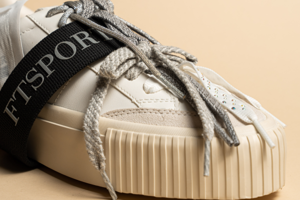 3 LACES 26